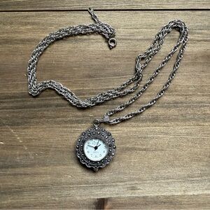Vintage Pendant Watch Necklace – Silver Tone